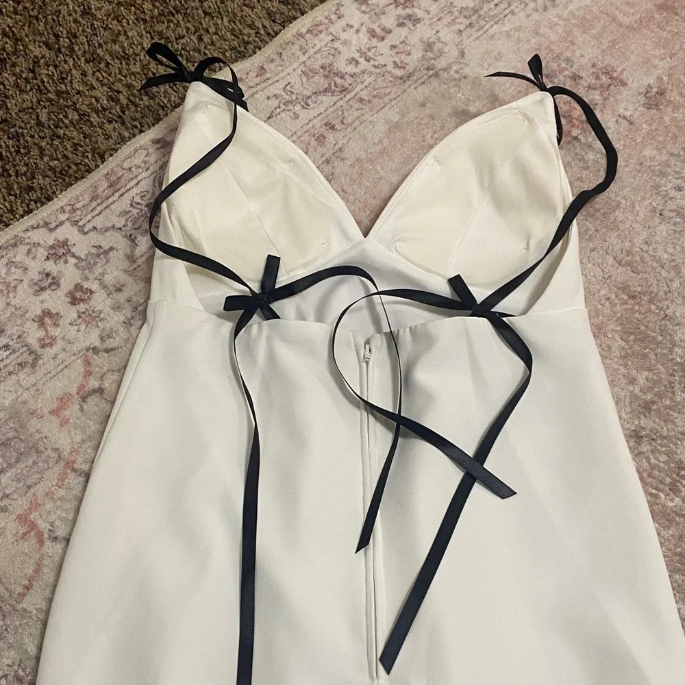 Elegant White Slip Dress with black bows from city studio - Picture 2 of 3